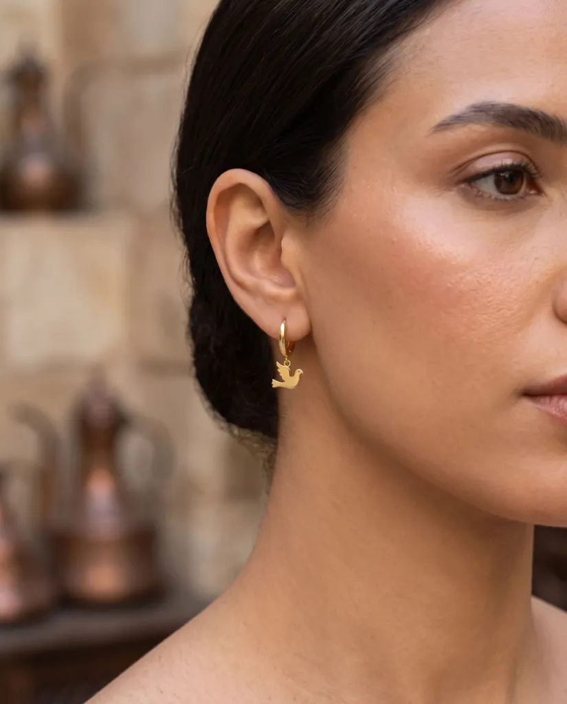 [Eari-00050-12] Studs (Gold Pigeon)