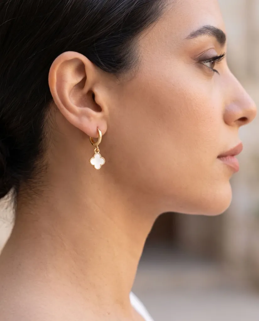[Eari-00050-15] Studs (White Clover)